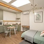 Pistachio Loft Near Wawel Royal Castle